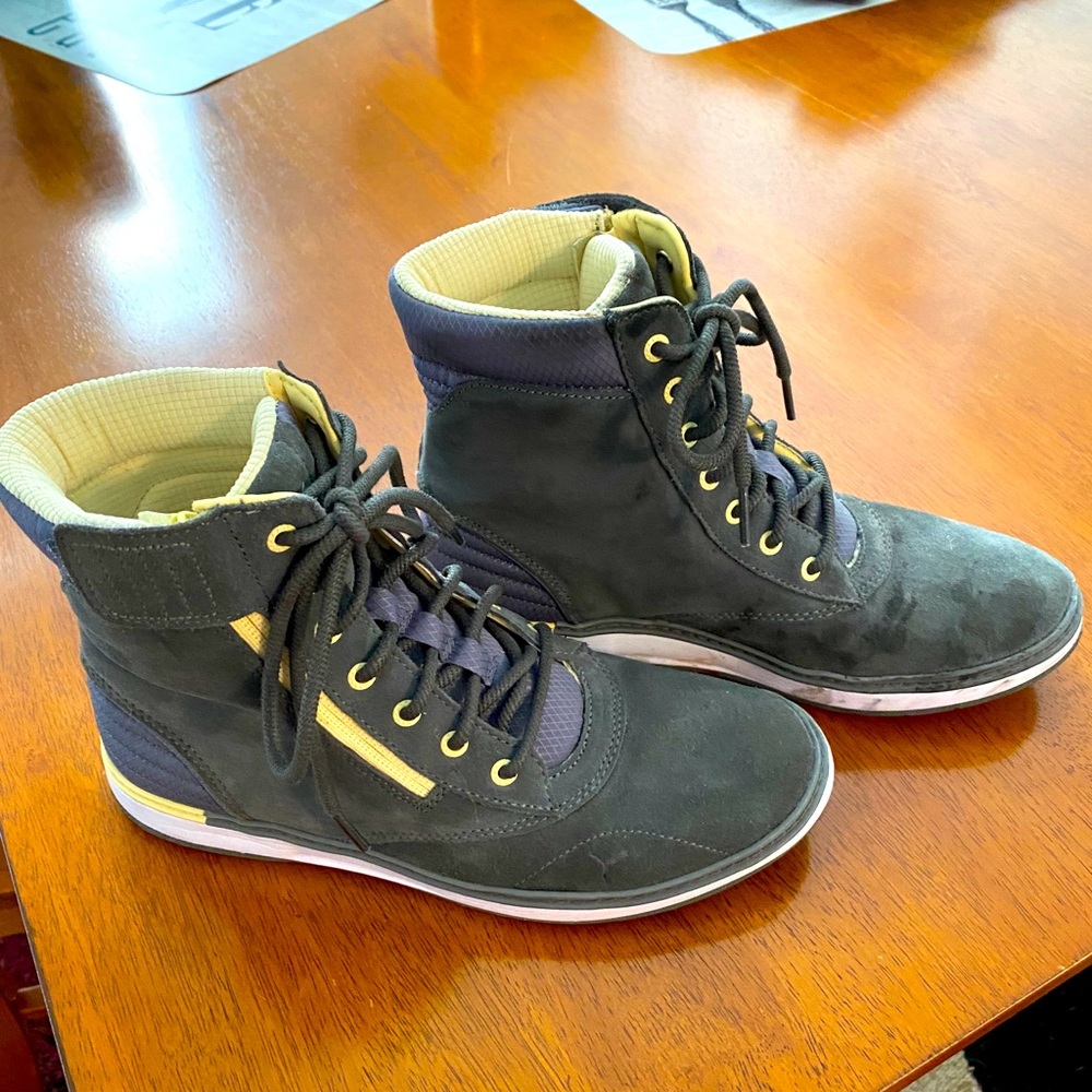 Woman’s Puma boots.